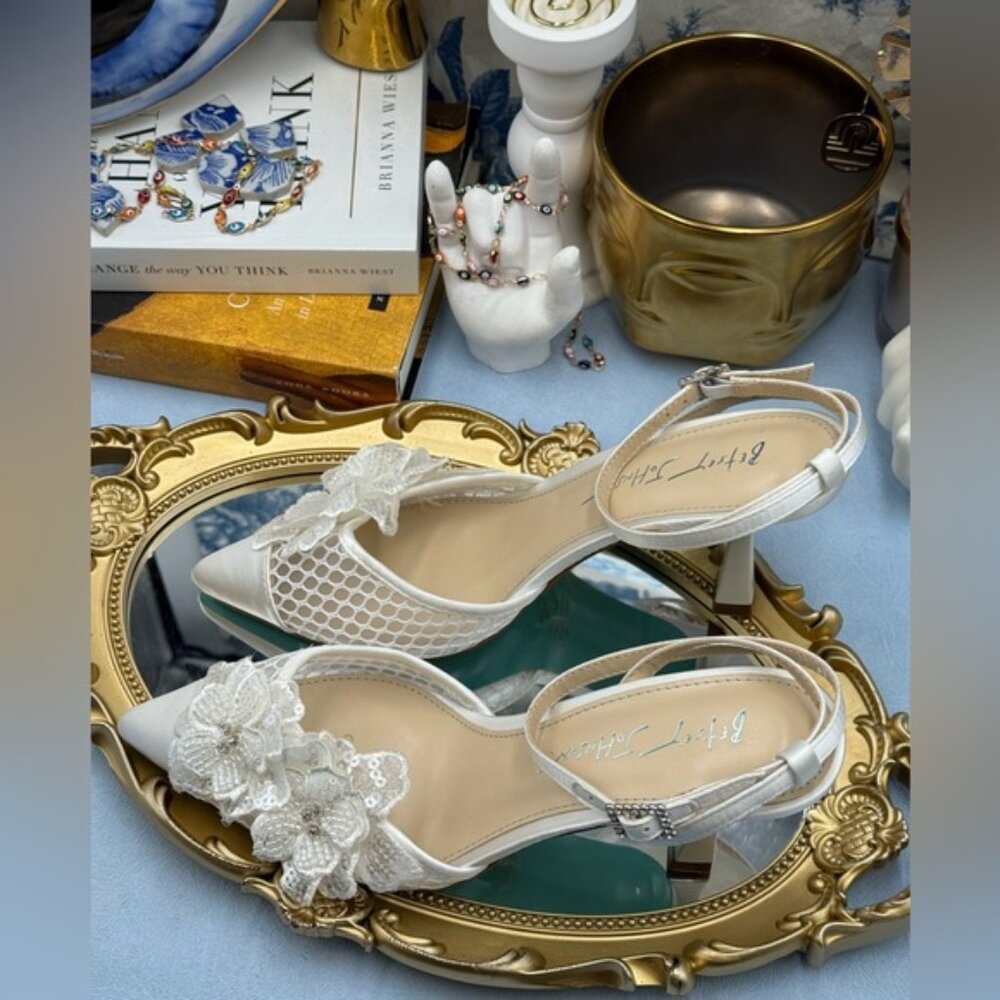 🆕 BETSEY JOHNSON 🧿 NWOB Susie Ivory Mesh Floral Embroidered Pump, Sz US 7 - Picture 10 of 15